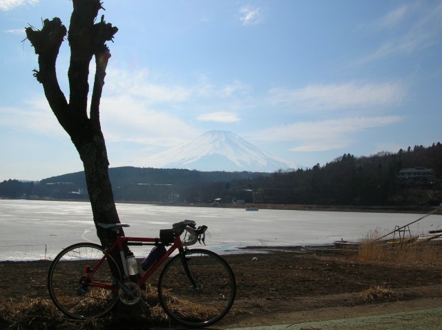 MtFujiFromLakeYamanaka.jpg